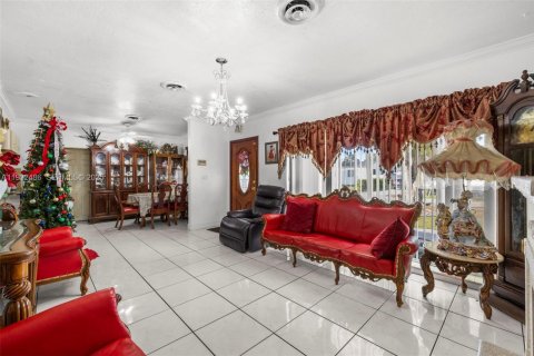Villa ou maison à vendre à Hialeah, Floride: 3 chambres, 181.16 m2 № 1990879 - photo 5