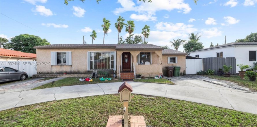 Villa ou maison à Hialeah, Floride 3 chambres, 181.16 m2 № 1990879
