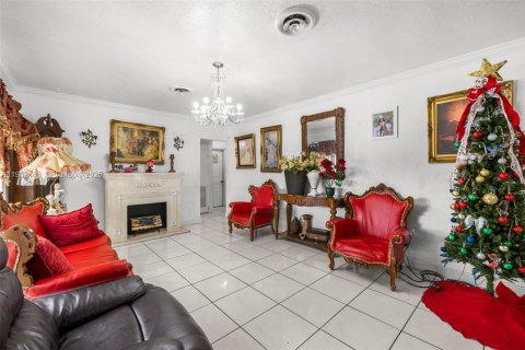 Villa ou maison à vendre à Hialeah, Floride: 3 chambres, 181.16 m2 № 1990879 - photo 4