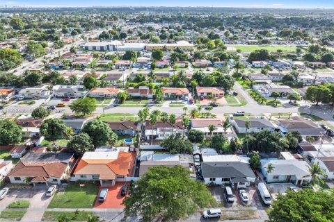 Villa ou maison à vendre à Hialeah, Floride: 3 chambres, 181.16 m2 № 1990879 - photo 28