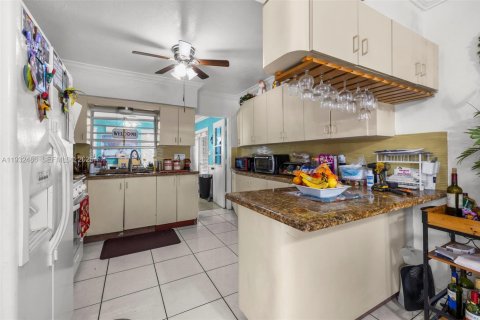 Villa ou maison à vendre à Hialeah, Floride: 3 chambres, 181.16 m2 № 1990879 - photo 7