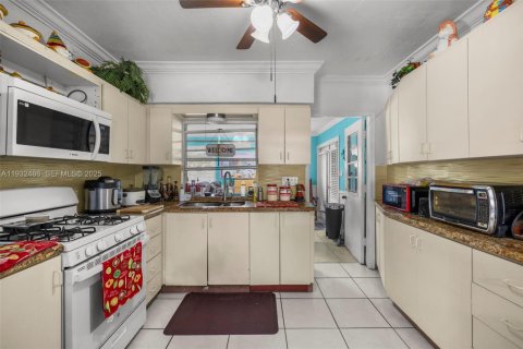 Villa ou maison à vendre à Hialeah, Floride: 3 chambres, 181.16 m2 № 1990879 - photo 8