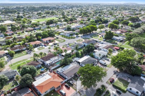 Villa ou maison à vendre à Hialeah, Floride: 3 chambres, 181.16 m2 № 1990879 - photo 30