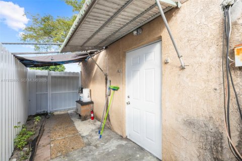 Villa ou maison à vendre à Hialeah, Floride: 3 chambres, 181.16 m2 № 1990879 - photo 22