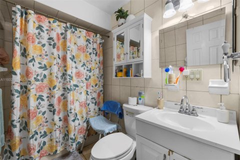 Villa ou maison à vendre à Hialeah, Floride: 3 chambres, 181.16 m2 № 1990879 - photo 16