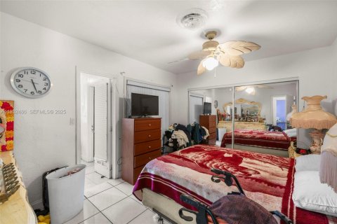 Villa ou maison à vendre à Hialeah, Floride: 3 chambres, 181.16 m2 № 1990879 - photo 13