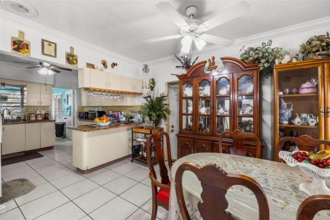 Villa ou maison à vendre à Hialeah, Floride: 3 chambres, 181.16 m2 № 1990879 - photo 6