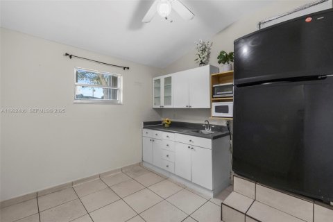 Villa ou maison à vendre à Hialeah, Floride: 3 chambres, 181.16 m2 № 1990879 - photo 25