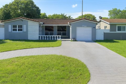 Villa ou maison à vendre à Miramar, Floride: 5 chambres, 147.44 m2 № 2053228 - photo 1