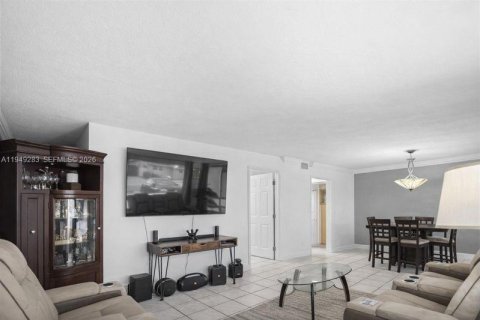 Villa ou maison à vendre à Miramar, Floride: 5 chambres, 147.44 m2 № 2053228 - photo 7