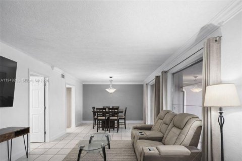 Villa ou maison à vendre à Miramar, Floride: 5 chambres, 147.44 m2 № 2053228 - photo 6