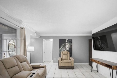 Villa ou maison à vendre à Miramar, Floride: 5 chambres, 147.44 m2 № 2053228 - photo 5