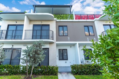 Townhouse in Homestead, Florida 4 bedrooms, 129.88 sq.m. № 1994428 - photo 8