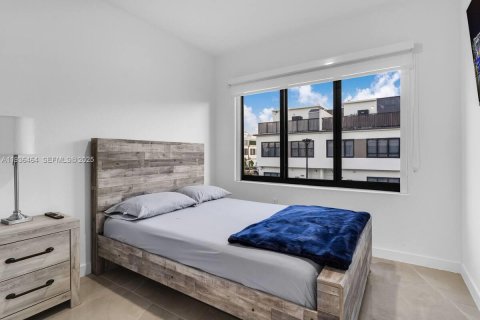 Townhouse in Homestead, Florida 4 bedrooms, 129.88 sq.m. № 1994428 - photo 3