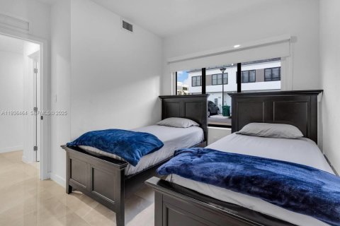 Townhouse in Homestead, Florida 4 bedrooms, 129.88 sq.m. № 1994428 - photo 2