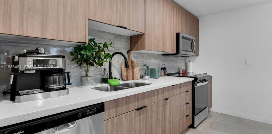 Townhouse in Homestead, Florida 4 bedrooms, 129.88 sq.m. № 1994428