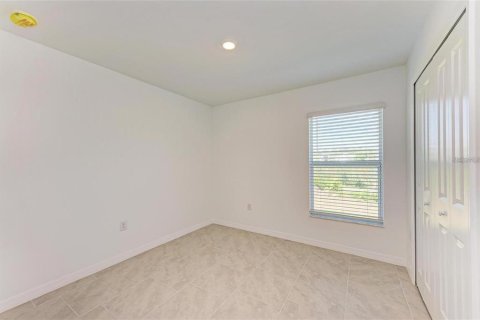 House in Port Charlotte, Florida 4 bedrooms, 180.32 sq.m. № 2209985 - photo 12
