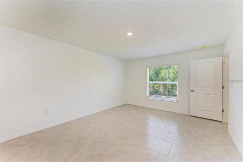 House in Port Charlotte, Florida 4 bedrooms, 180.32 sq.m. № 2209985 - photo 16