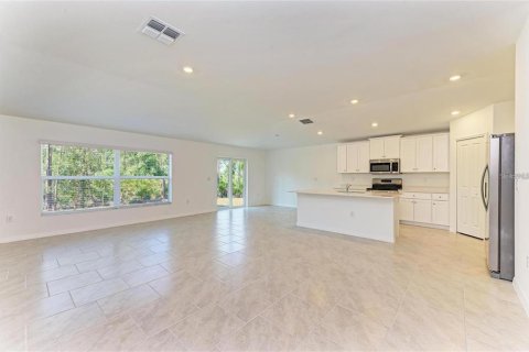 House in Port Charlotte, Florida 4 bedrooms, 180.32 sq.m. № 2209985 - photo 2