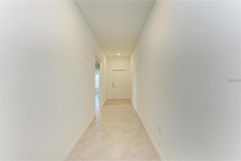 House in Port Charlotte, Florida 4 bedrooms, 180.32 sq.m. № 2209985 - photo 10