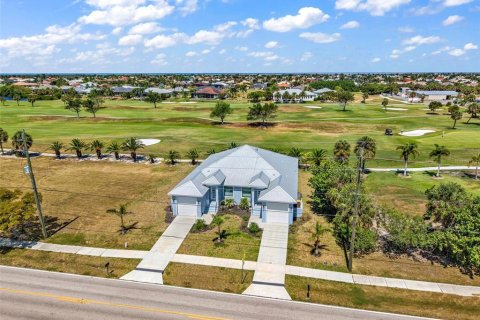 Commercial property in Punta Gorda, Florida 6 bedrooms, 231.14 sq.m. № 2239674 - photo 2