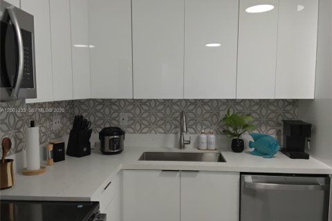 Villa ou maison à vendre à Miami Gardens, Floride: 4 chambres, 129.6 m2 № 2344440 - photo 5