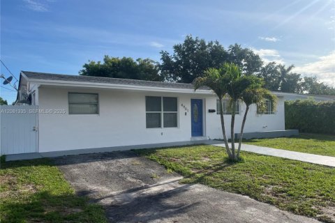 Villa ou maison à vendre à Miami Gardens, Floride: 4 chambres, 129.6 m2 № 2344440 - photo 2