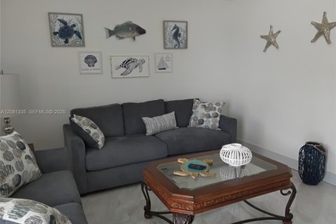 Villa ou maison à vendre à Miami Gardens, Floride: 4 chambres, 129.6 m2 № 2344440 - photo 10