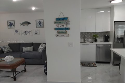 Villa ou maison à vendre à Miami Gardens, Floride: 4 chambres, 129.6 m2 № 2344440 - photo 13