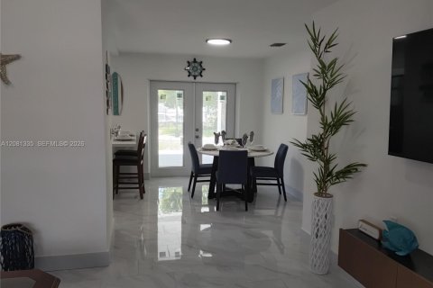 Villa ou maison à vendre à Miami Gardens, Floride: 4 chambres, 129.6 m2 № 2344440 - photo 8