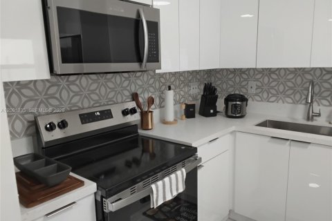 Villa ou maison à vendre à Miami Gardens, Floride: 4 chambres, 129.6 m2 № 2344440 - photo 4