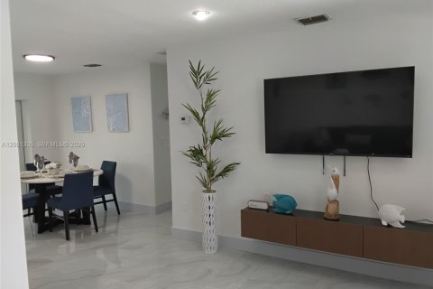 Villa ou maison à vendre à Miami Gardens, Floride: 4 chambres, 129.6 m2 № 2344440 - photo 12