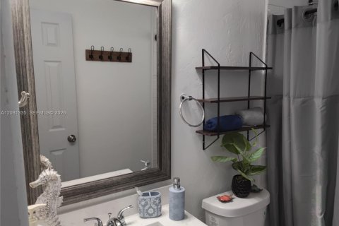 Villa ou maison à vendre à Miami Gardens, Floride: 4 chambres, 129.6 m2 № 2344440 - photo 17