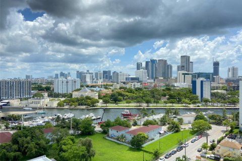 Condo in Miami, Florida, 1 bedroom  № 2027467 - photo 17