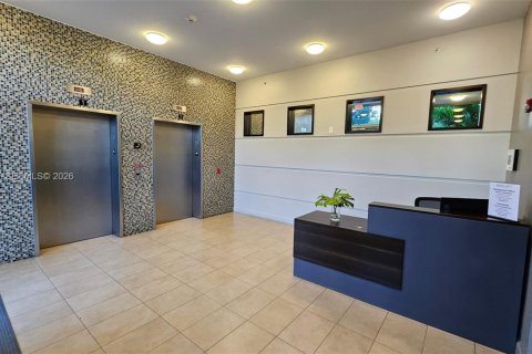 Condo in Miami, Florida, 1 bedroom  № 2027467 - photo 4