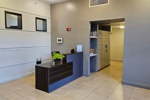 Condo in Miami, Florida, 1 bedroom  № 2027467 - photo 5