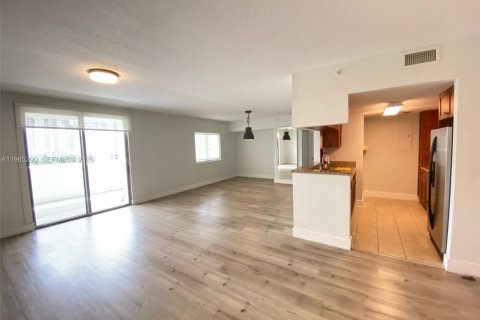 Condo in Miami, Florida, 1 bedroom  № 2027467 - photo 8