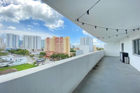 Condo in Miami, Florida, 1 bedroom  № 2027467 - photo 20