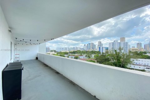 Condo in Miami, Florida, 1 bedroom  № 2027467 - photo 19