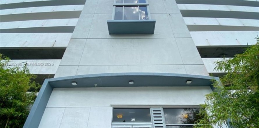 Condo in Miami, Florida, 1 bedroom  № 2027467