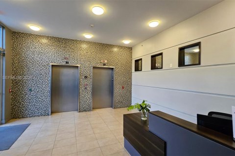 Condo in Miami, Florida, 1 bedroom  № 2027467 - photo 3