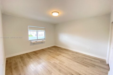 Condo in Miami, Florida, 1 bedroom  № 2027467 - photo 14