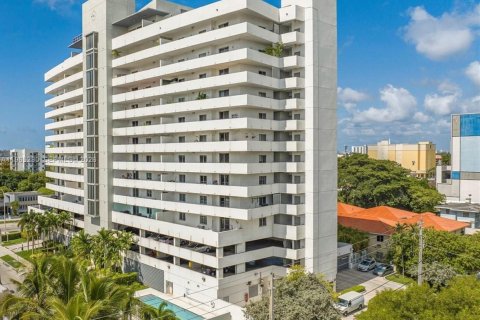 Condo in Miami, Florida, 1 bedroom  № 2027467 - photo 2