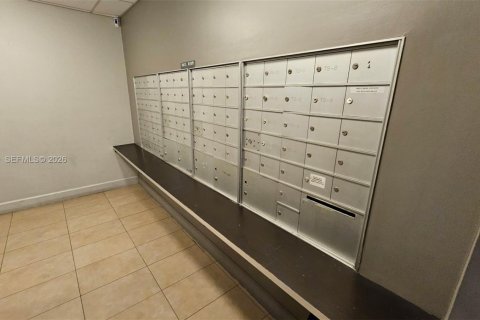 Condo in Miami, Florida, 1 bedroom  № 2027467 - photo 7