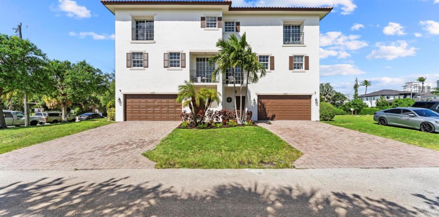 Villa ou maison à West Palm Beach, Floride 3 chambres, 913.04 m2 № 2081777