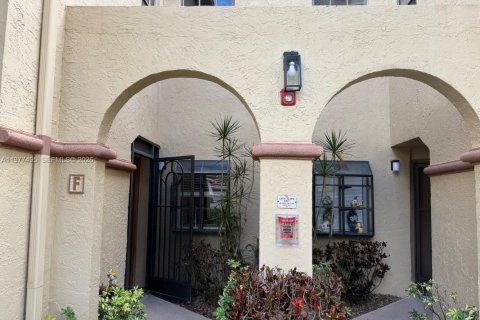 Condo in Boynton Beach, Florida, 3 bedrooms  № 2041066 - photo 2