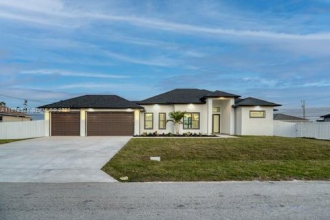Villa ou maison à Cape Coral, Floride 3 chambres, 183.95 m2 № 2040381
