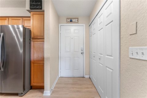 Condo in Orlando, Florida, 2 bedrooms  № 2096479 - photo 2