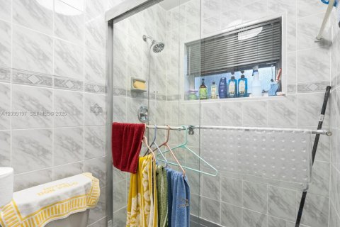 House in Miami, Florida 4 bedrooms, 157.93 sq.m. № 2401285 - photo 23