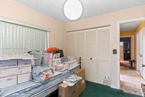 House in Miami, Florida 4 bedrooms, 157.93 sq.m. № 2401285 - photo 30
